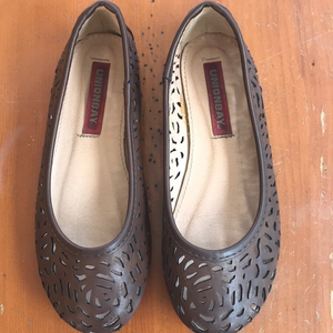 Girls Union Bay‎ laser cut brown flats